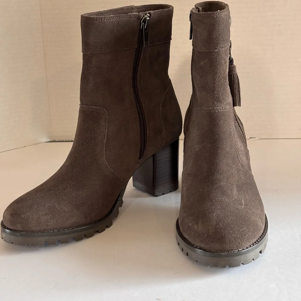 Johnston & Murphy Women's NWOT Brown Suede Ankle Boots SZ 7
